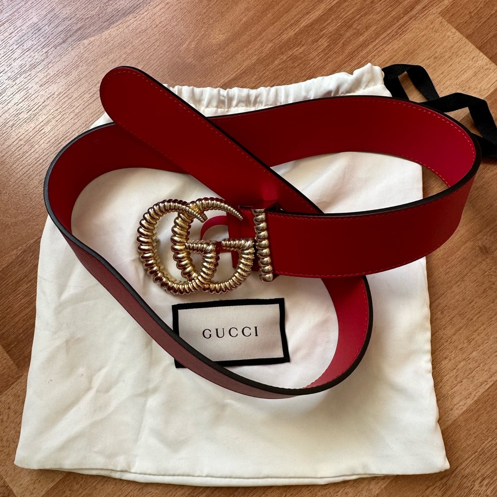 Authentic Gucci Red Leather GG belt with horn details , Gold Buckle, Torchon, 80 - Picture 2 of 10